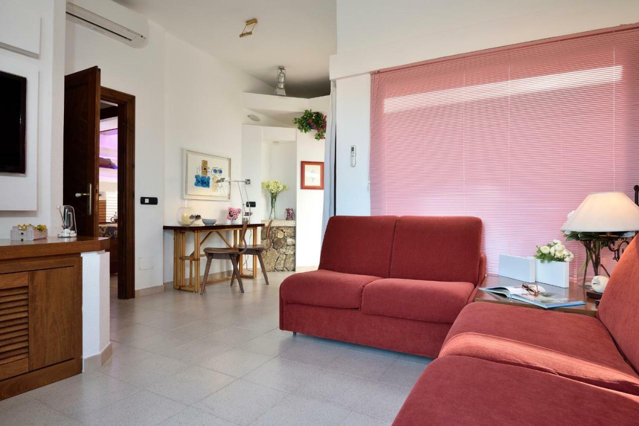 Residence L'Ea Di Lavru - Appartamenti Mono-Bilo-Trilocali 포르토산파울로 외부 사진